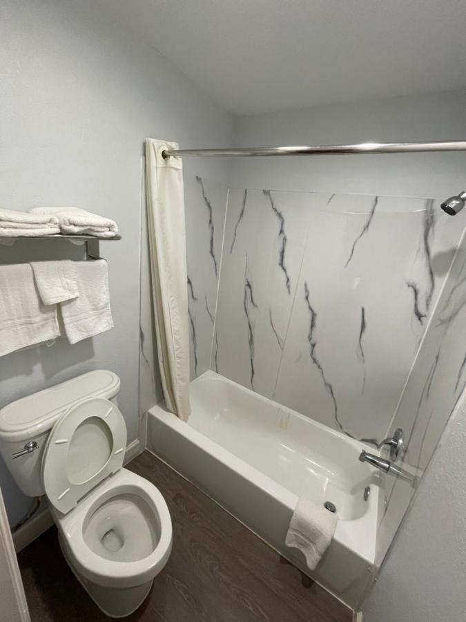 Western Inn West Columbia エクステリア 写真