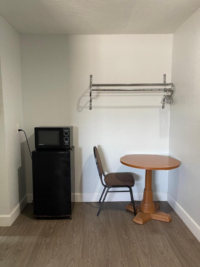 Western Inn West Columbia エクステリア 写真