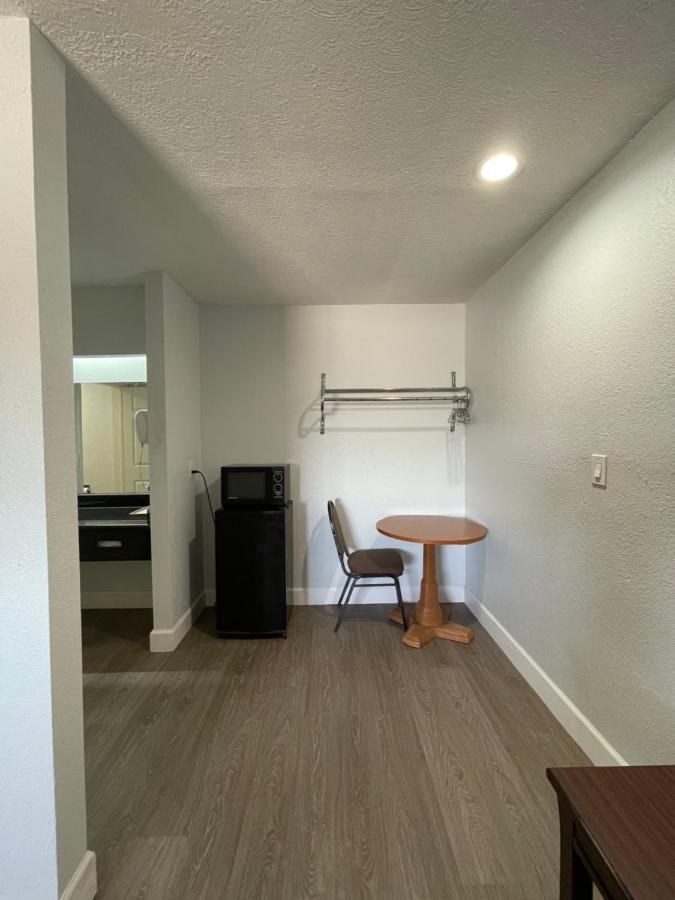 Western Inn West Columbia エクステリア 写真