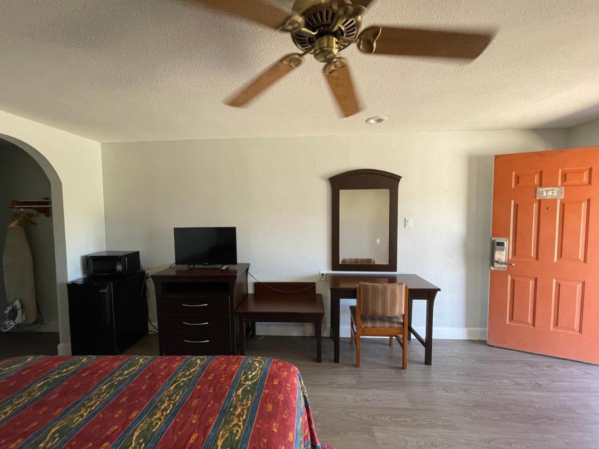 Western Inn West Columbia エクステリア 写真