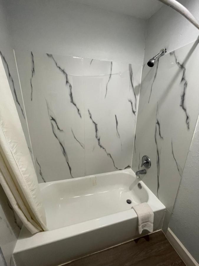 Western Inn West Columbia エクステリア 写真